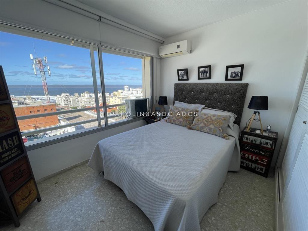 Apartamento en venta con vista al mar en edificio Libertado