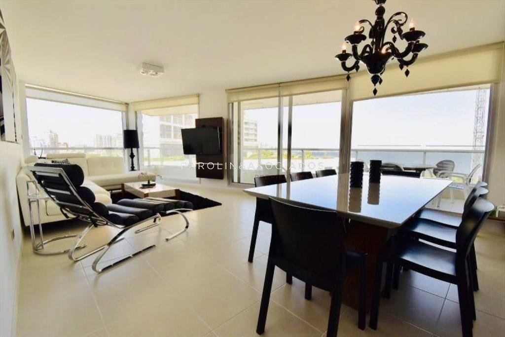 Apartamento de 3 dormitorios en venta en Season Tower, Punt