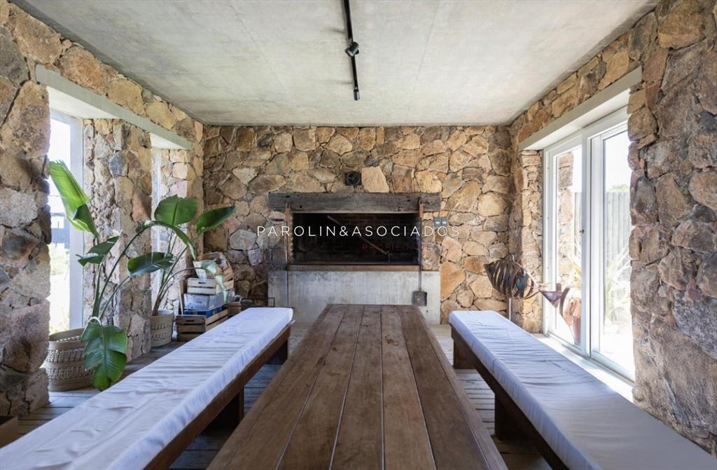 Casa en Venta de 4 Dormitorios en La Juanita,