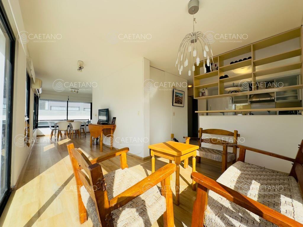 Apartamento en venta frente a playa brava.