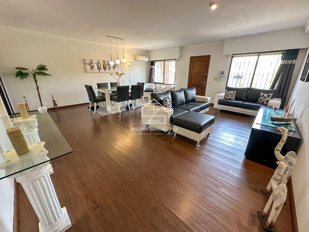 Hermosa casa en barrio Residencial de Punta del Este a paso