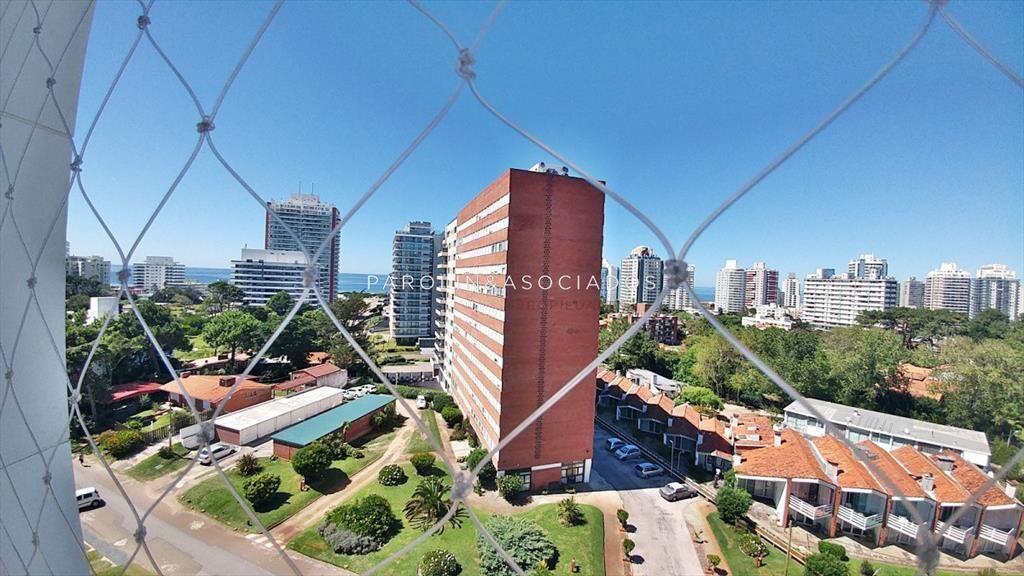 Botavara 2 dormitorios en Edificio con