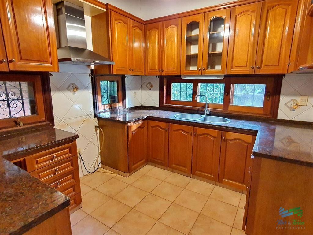 Se alquila anual casa 3 dormitorios con gran en