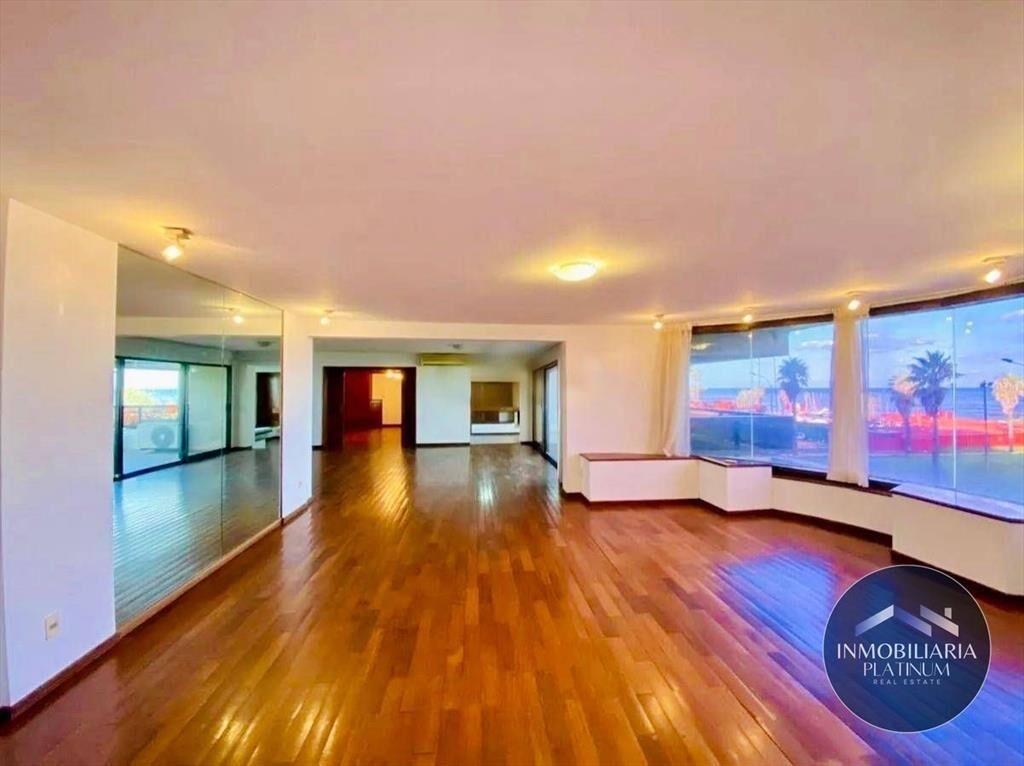 Apartamento en venta c/ cochera en Punta Carretas