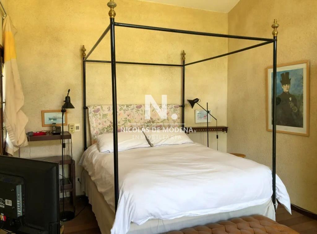 Chalet de 3 suites + dependencia en venta, Zona