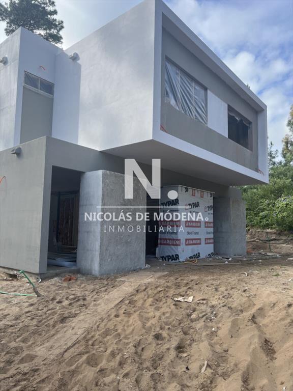 Casa a estrenar en Pinares. Precio lanzamiento.
