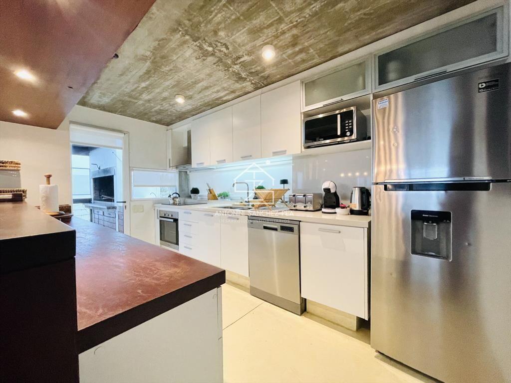 Excelente Casa de 5 Dormitorios en Alquiler, Manantiales, L