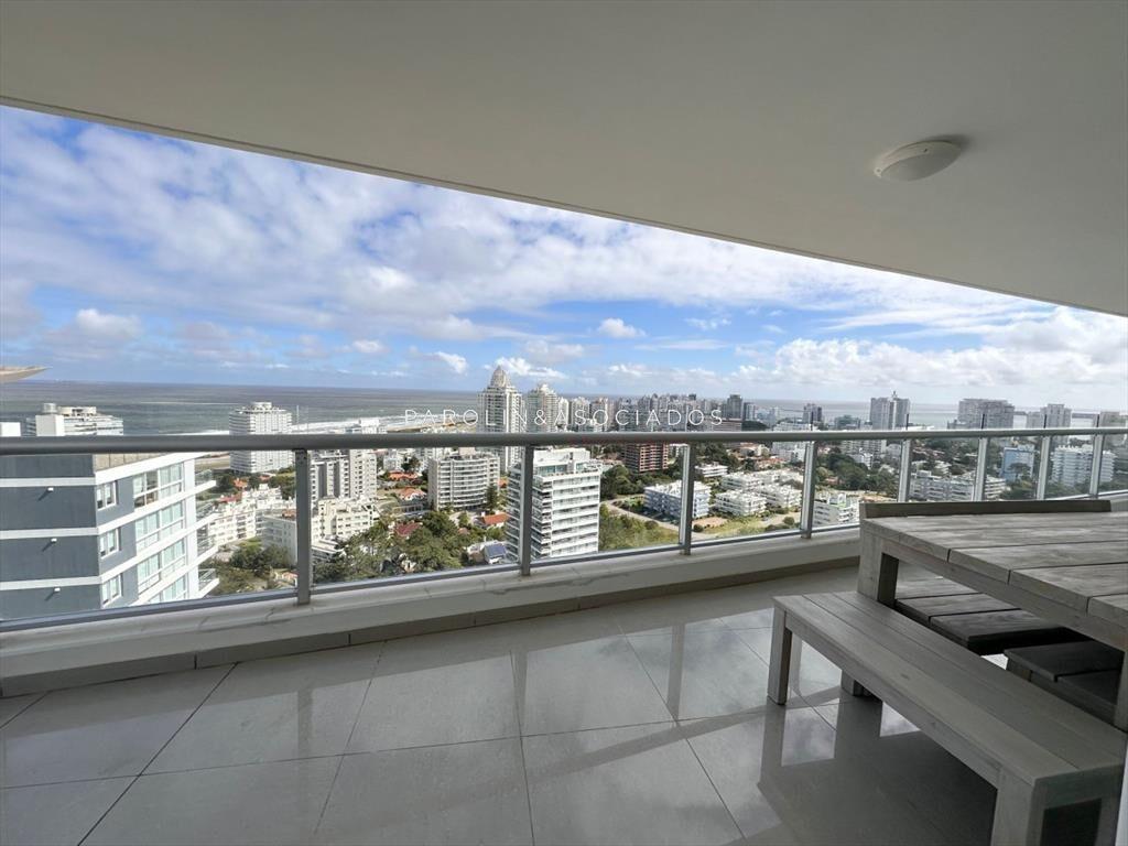 Apartamento de 3 dormitorios en suite en venta en Torre One