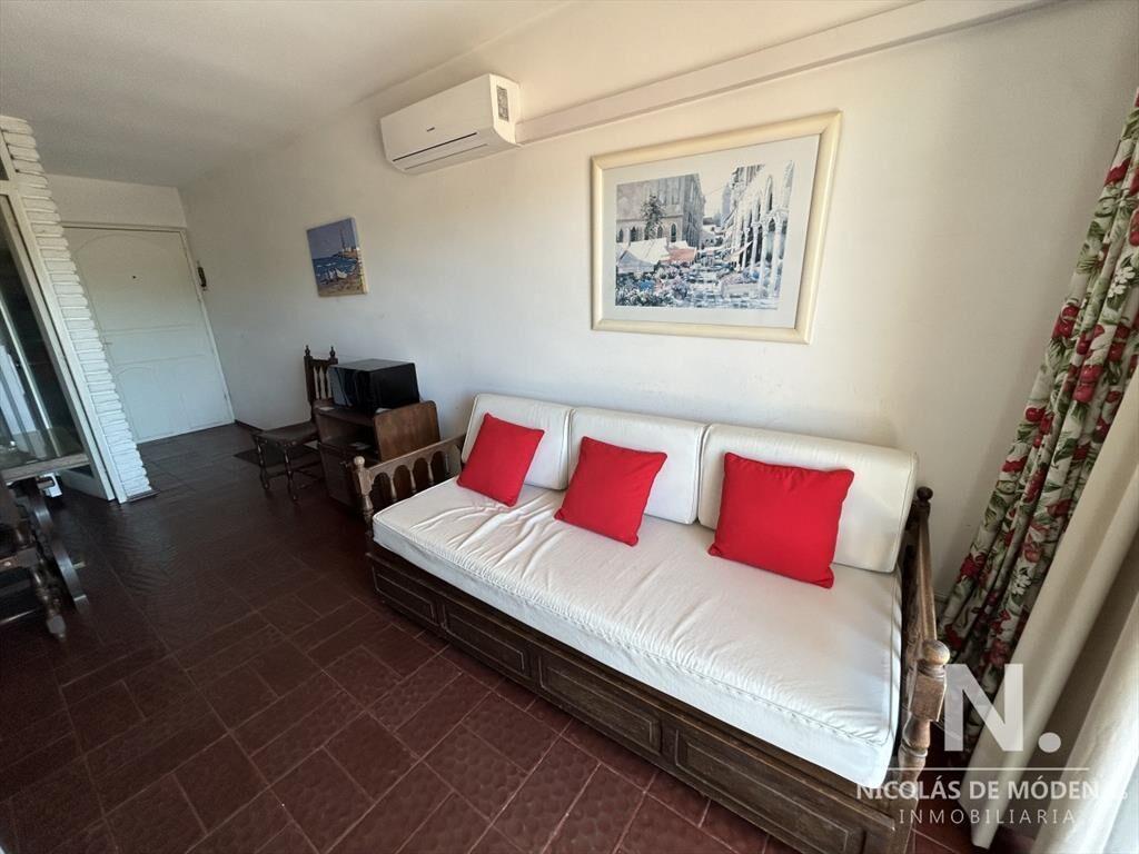 Apartamento en venta de dos dormitorios primera linea de pl