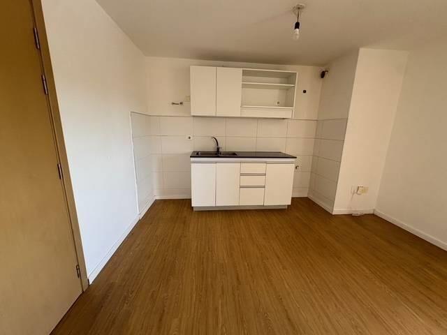 Alquiler - Apartamento con tres dormitorios y terraza en La