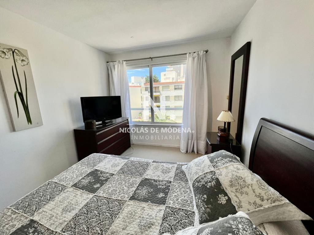 Vende Lujoso departamento de 4 suites en Brava