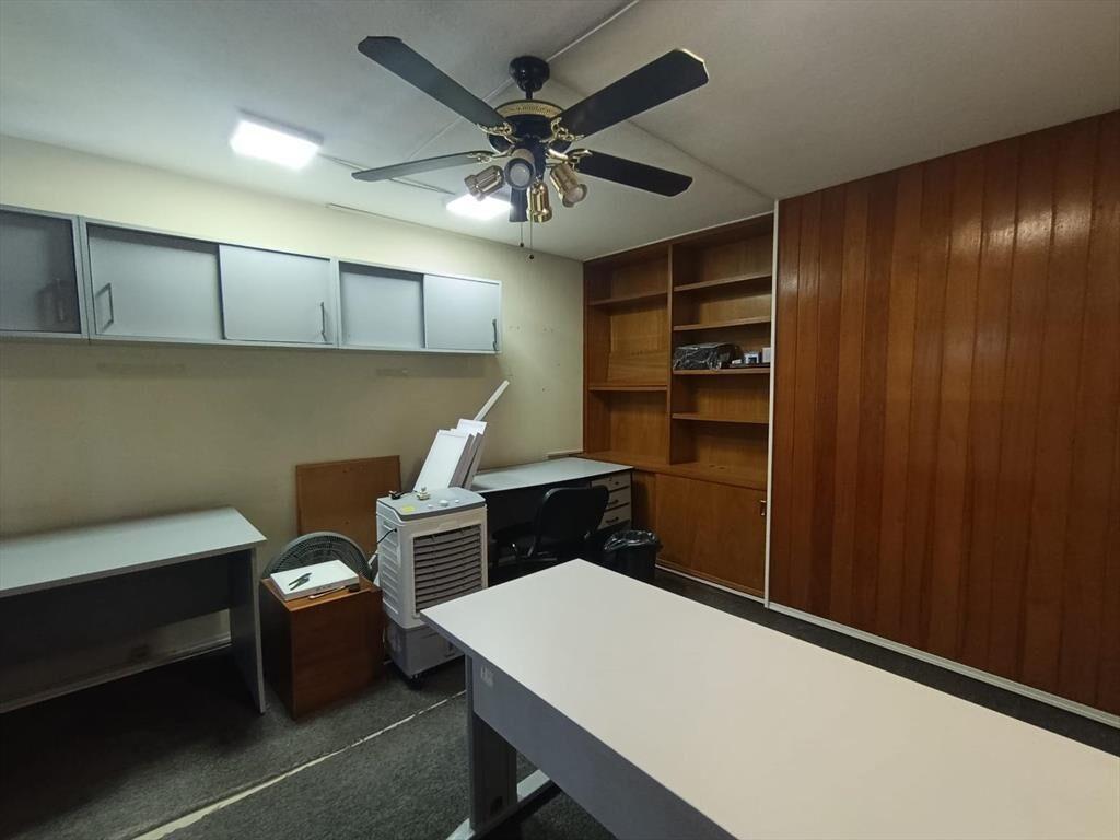 Oficina con garaje a la venta en el centro. Andes y 18 de j