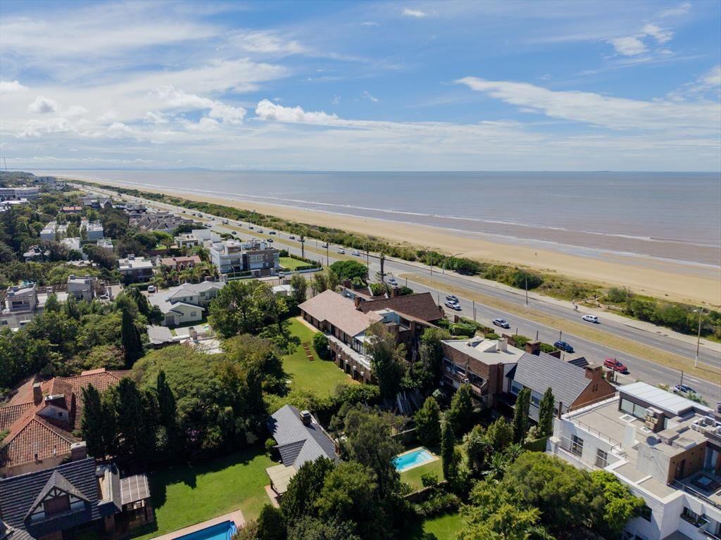 Venta de Gran casa sobre la Rambla Carrasco