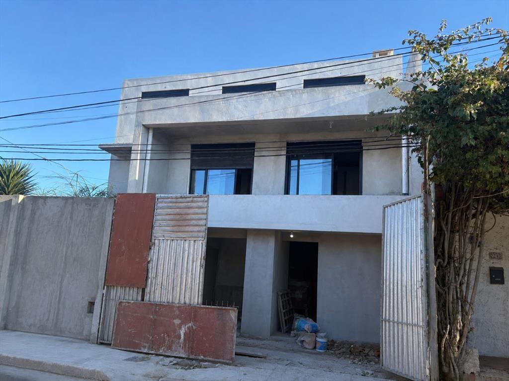 Venta Monoambiente con balcón y terraza set 26