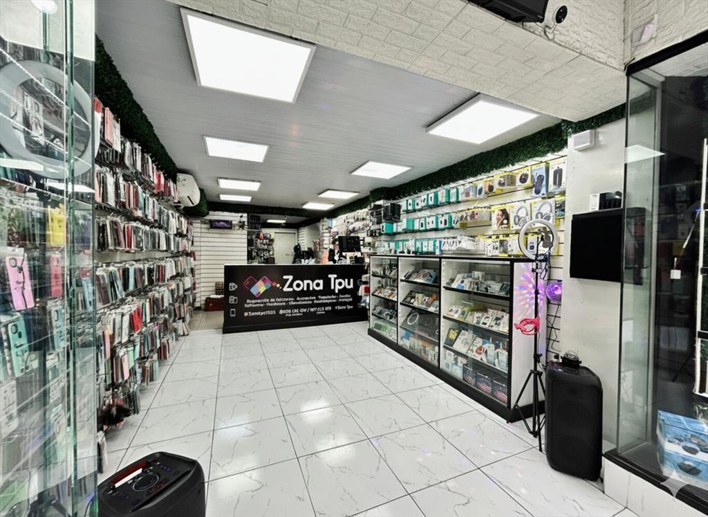 Local comercial en venta con renta sobre Av 8 de octubre