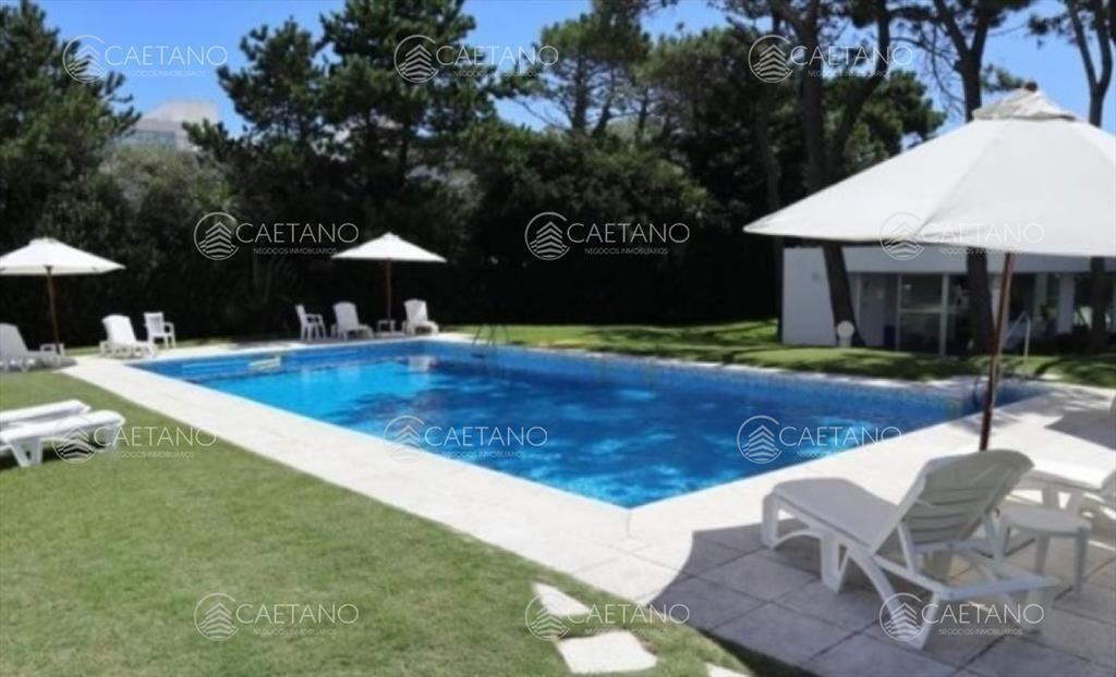 Departamento de 4 dormitorios en venta, Playa Brava.