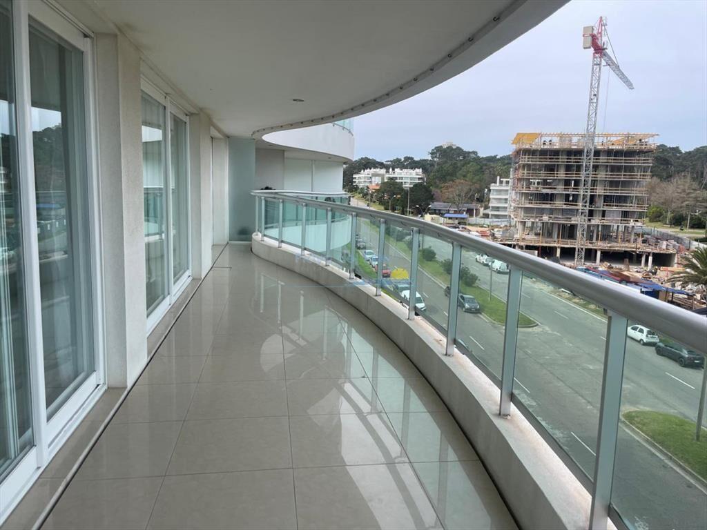Apartamento en Venta de 3 dormitorios en Punta ,