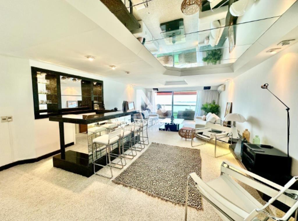Vende apartamento de 3 dormitorios, con vista al