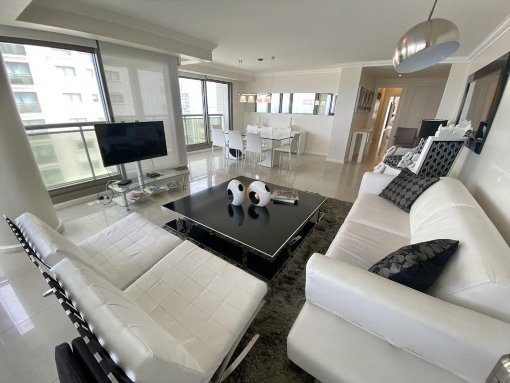 VENTA APARTAMENTO 3 DORMITORIOS Y DEPENDENCIA - I