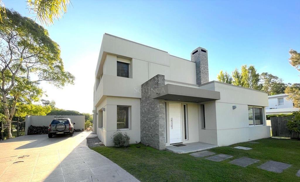 Venta casa minimalista 5 dormitorios, piscina | San Nicolás