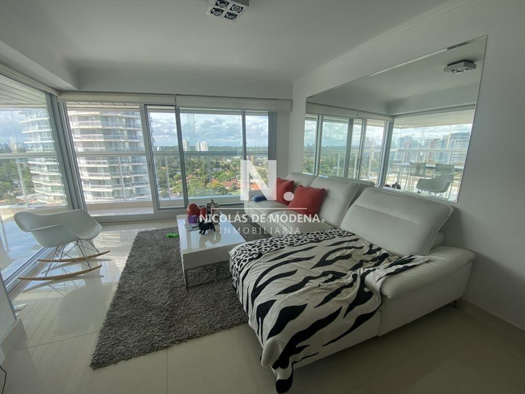 DEPARTAMENTO DE 2 DORMITORIOS EN MIAMI BOULEVARD, PUNTA DEL