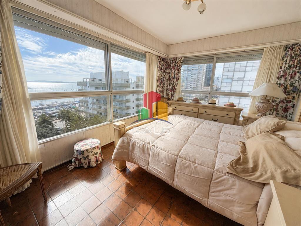 Vende Apartamento en Península - Punta del Este de 3 dormi