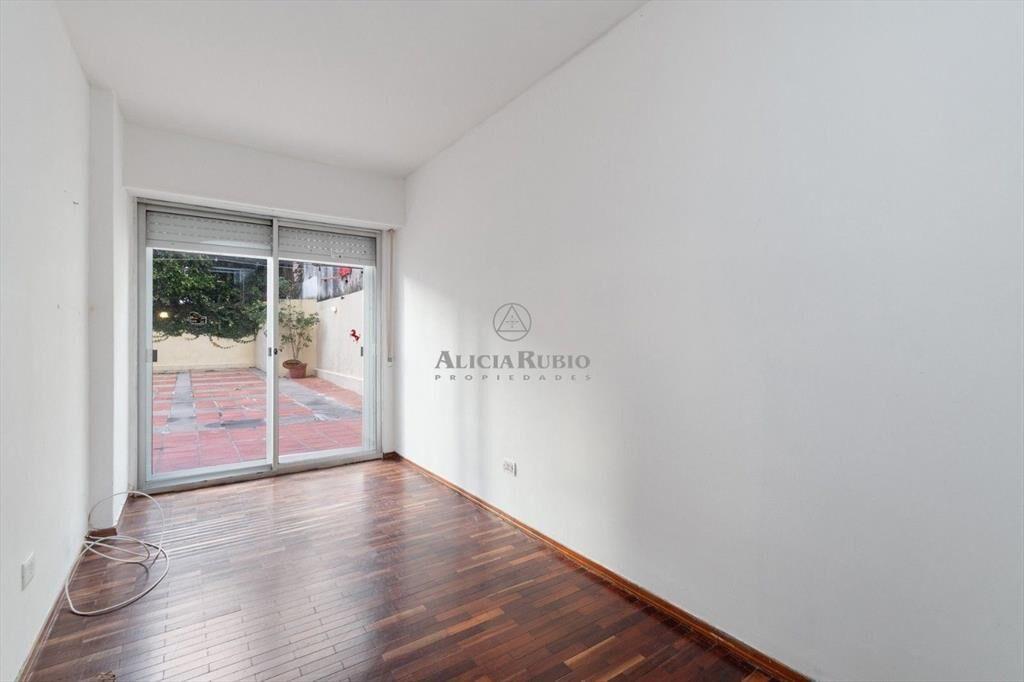 APARTAMENTO EN VENTA CON PATIO 122 MTS DE  PARRILLERO. 2...
