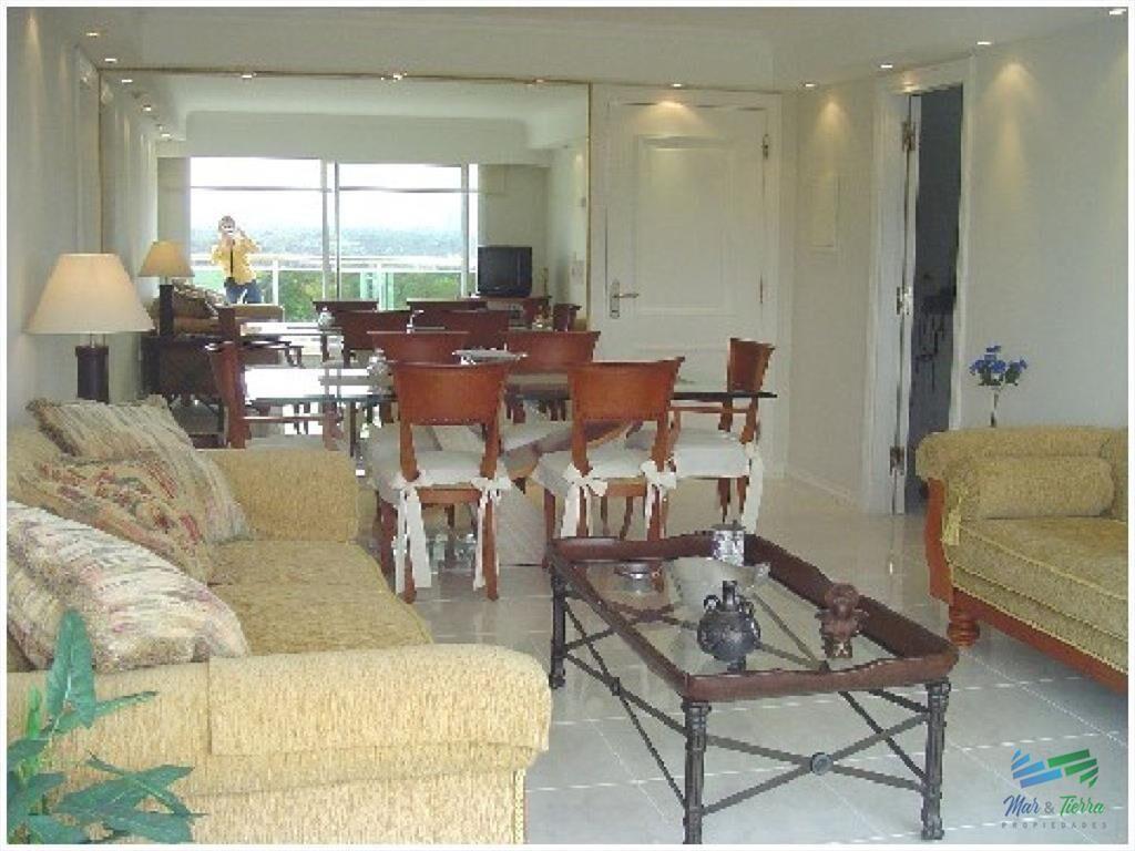 Apartamento en Alquiler y Venta, primera línea,