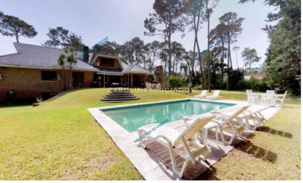 Hermosa casa en venta de 4 dormitorios en Lugano, Punta del
