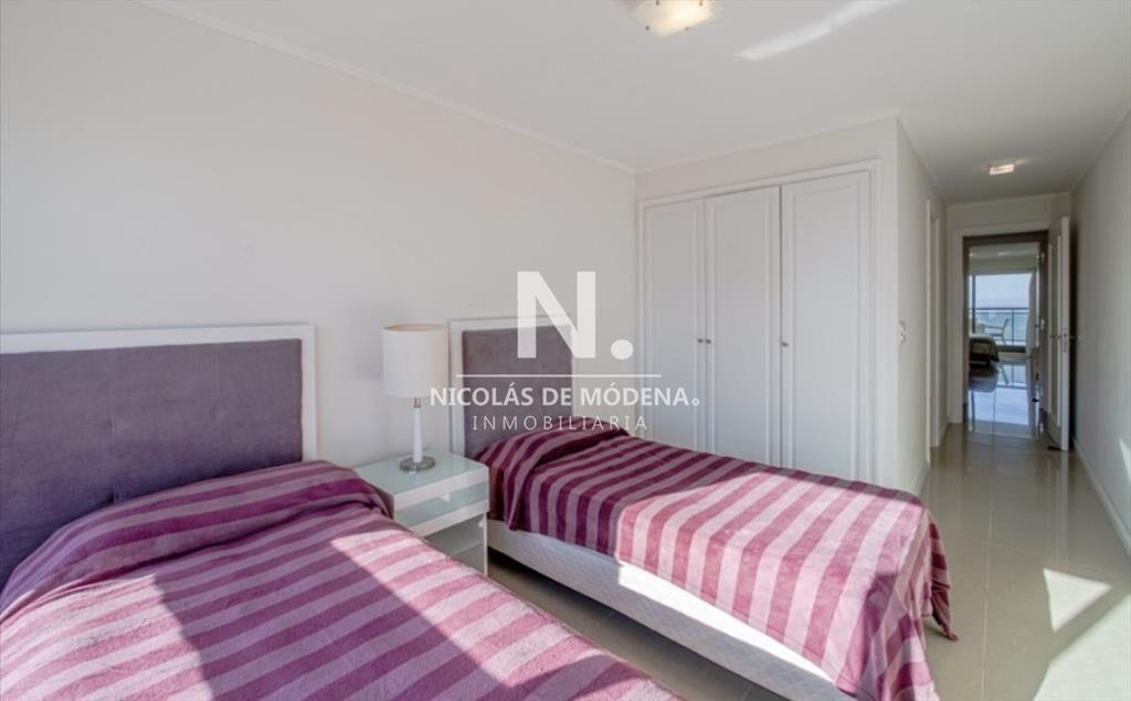 En venta apartamento de 3 dormitorios en Brava,