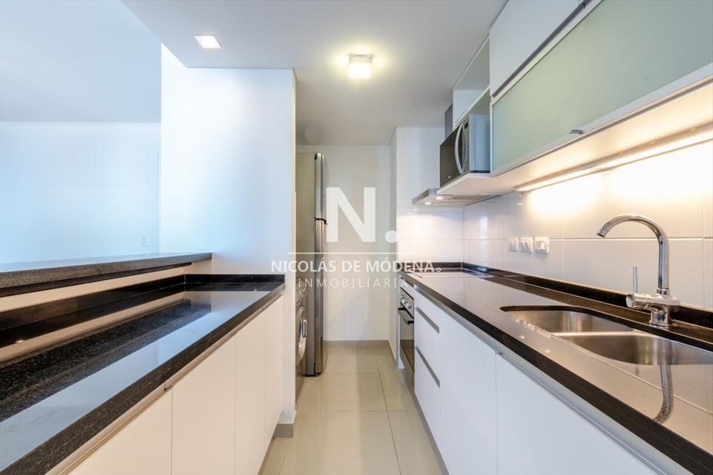 Apartamento de 2 Dormitorios en Playa Brava con Vista al Ma