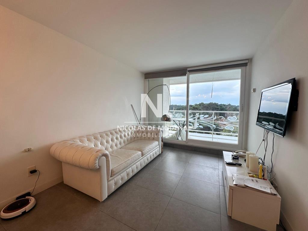 Vende apartamento de 2 dormitorios en Roosevelt Punta del E