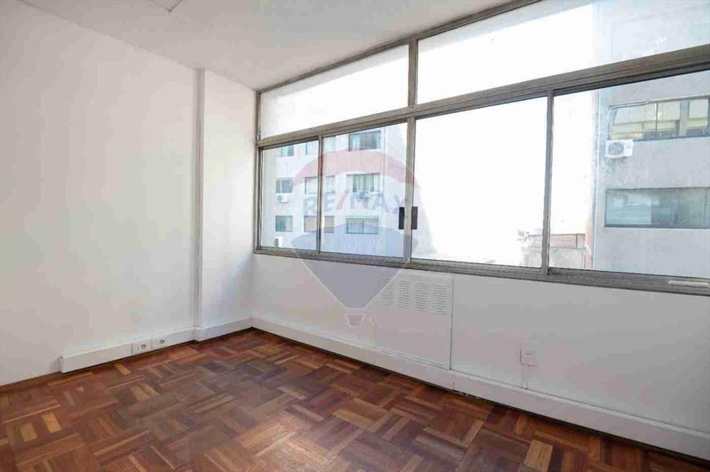 VENTA AMPLIA OFICINA EN CORDON CON BUENA RENTA