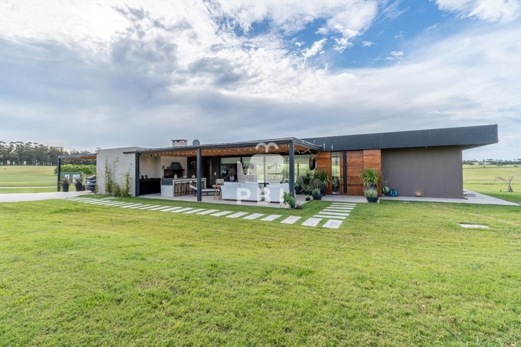 Casa de 2 dormitorios en Laguna de los Cisnes - :