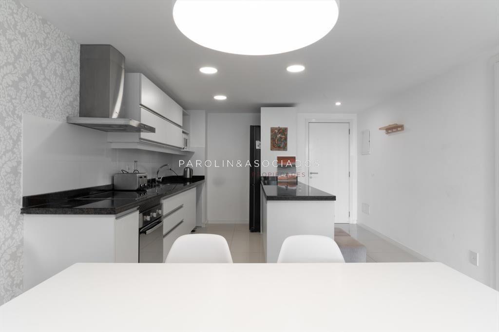 Apartamento en venta en Torre Esmeralda, Punta del Este.