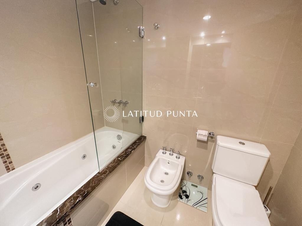 Apartamento en Casino Tower, 2 dormitorios y