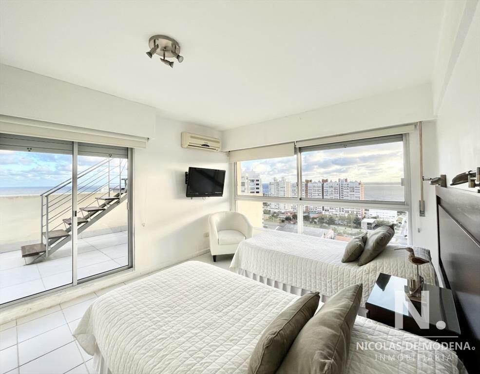 Phenthouse en Alquiler de Tres Dormitorios, con Terraza en