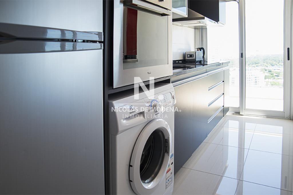 Departamento en venta, zona de playa Brava.