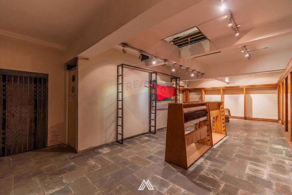 Gran local en VENTA! Barrio centro. 603 mts2!