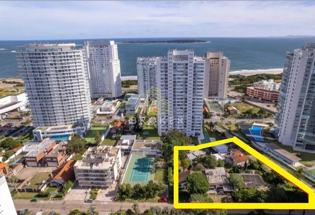 Venta Lote de 2828m2 Punta del Este a metros del