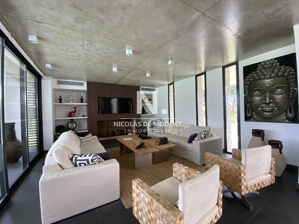 Vende casa en Pinar del Faro de 3 dormitorios.