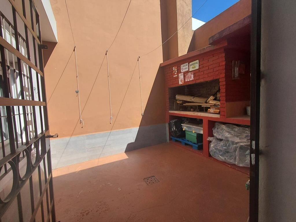 VENTA APARTAMENTO DOS DORMITORIOS EN CERRITO CON PATIO Y PA