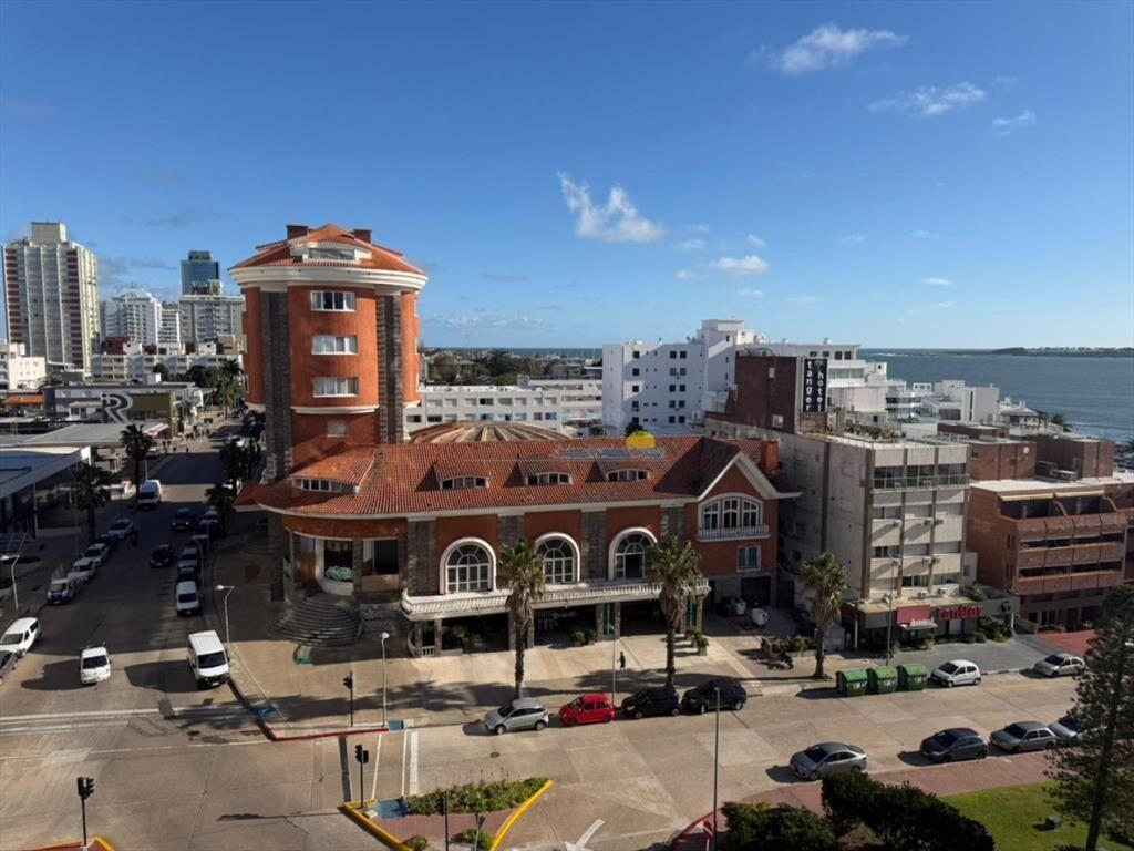 Apartamento de 3 dormitorios en alquiler anual e