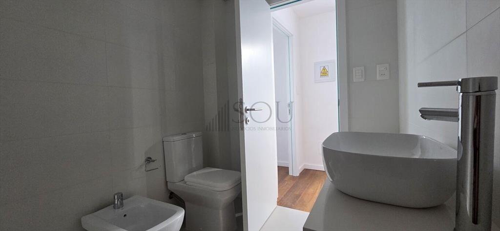 VENTA APARTAMENTO CON RENTA 1 DORMITORIO Y TERRAZA CON PARR