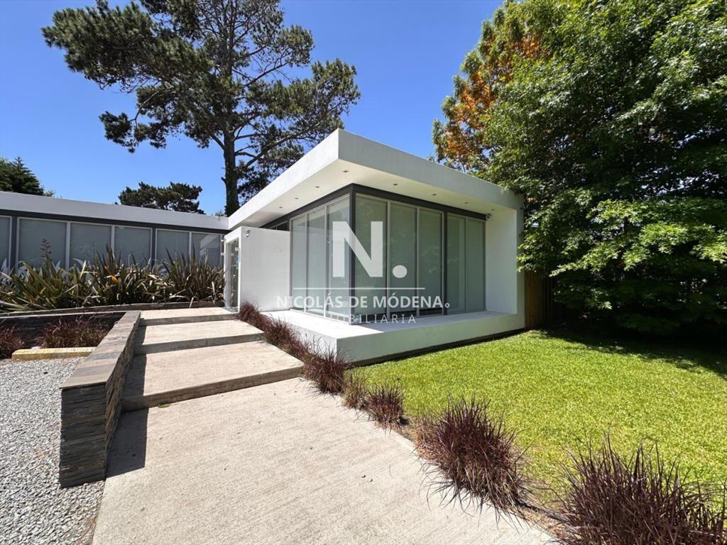 En venta casa tipo clinica en excelente en Punta