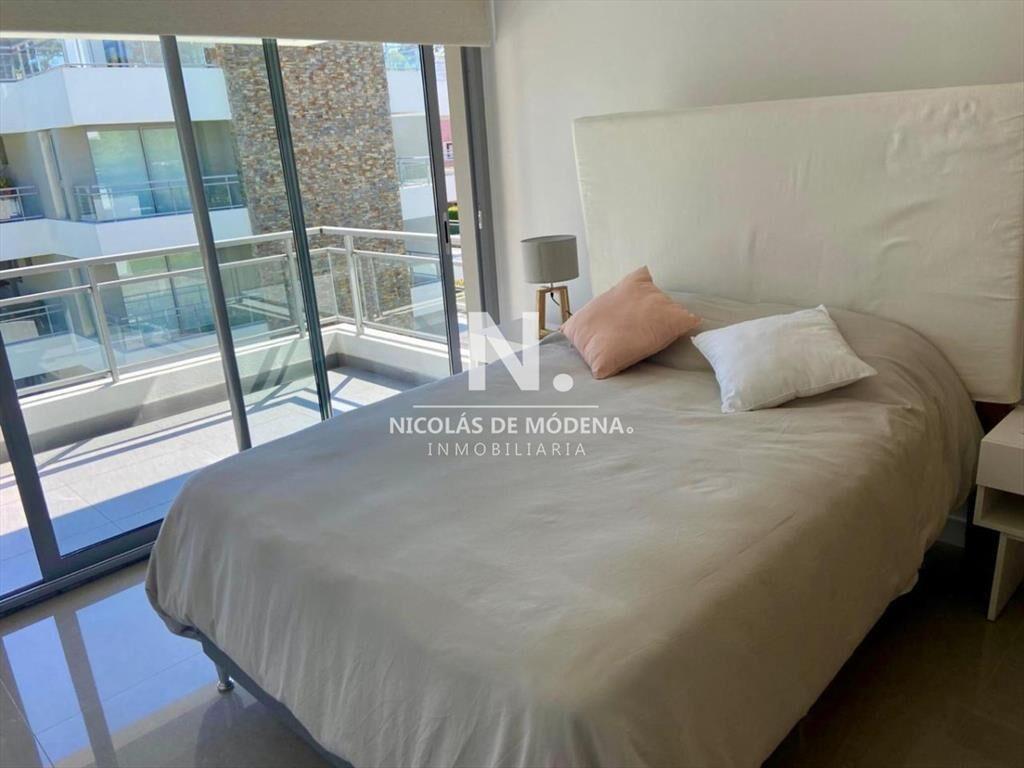 Vende Apartamento de 2 dormitorios con terraza con parrille