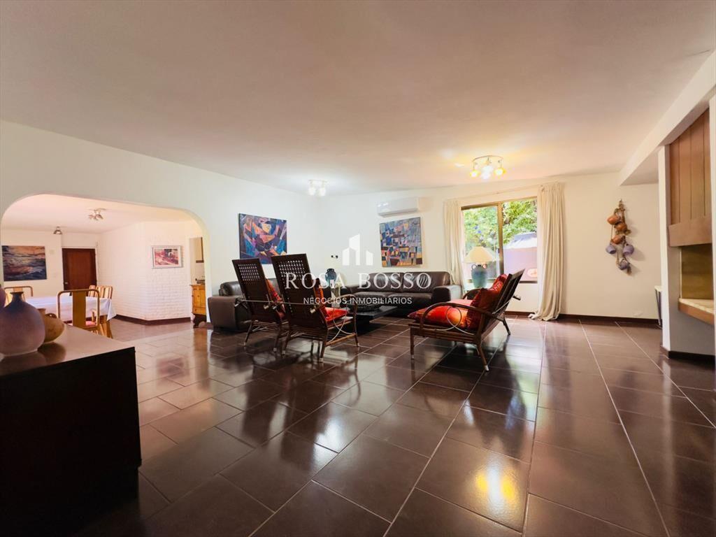 Casa en Venta, 5 dormitorios, 50 metros de la playa.
