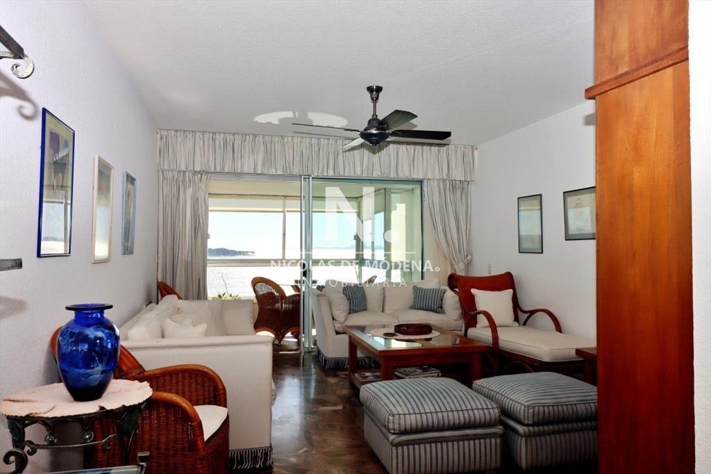 Venta de Apartamento de 3 dormitorios Frente al -