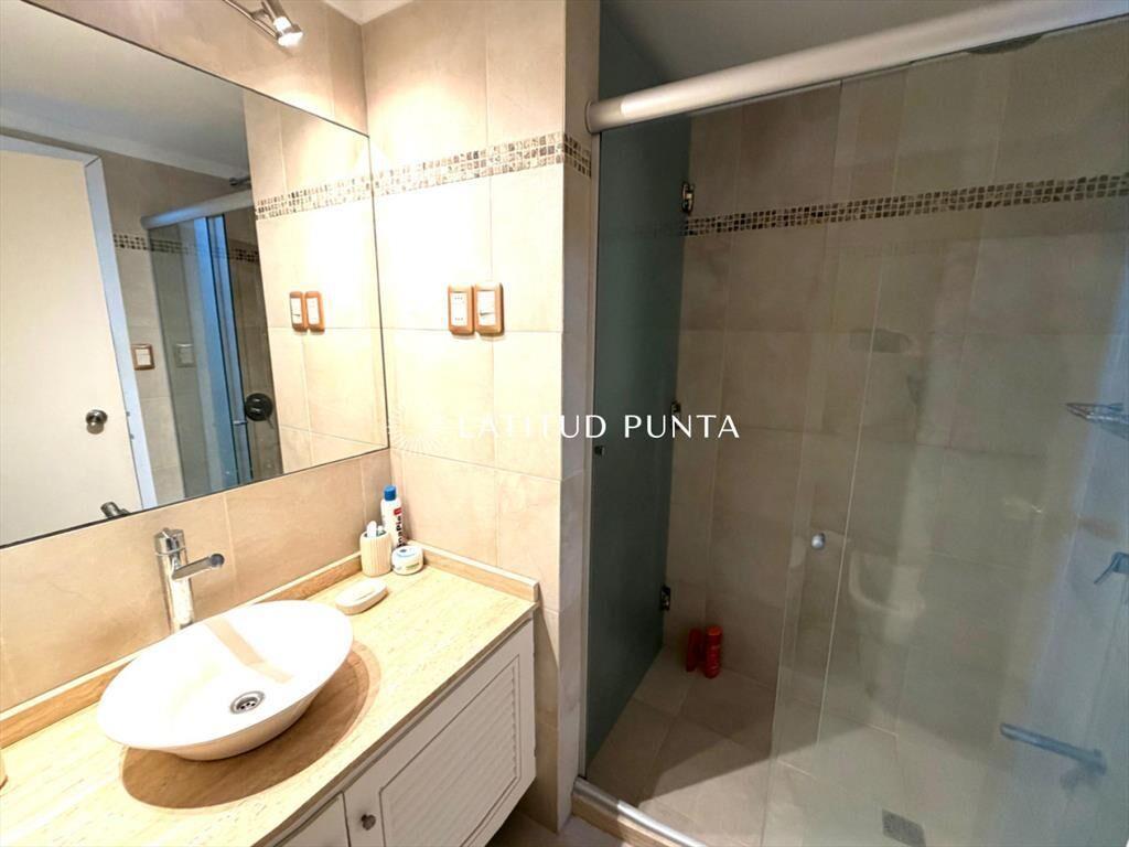 Apartamento en venta frente al mar, parada 19