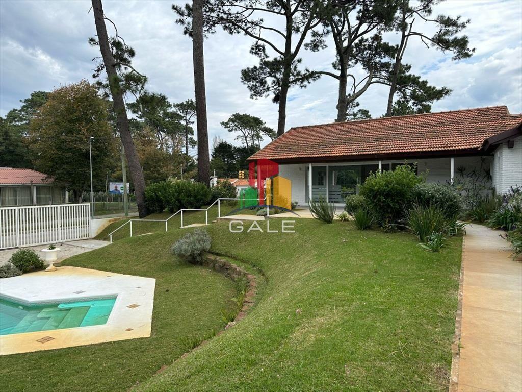 Casa ideal para clinica privada, zona comercial,